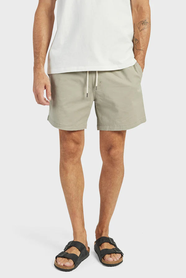 VOLLEY SHORT DUSTY OLIVE